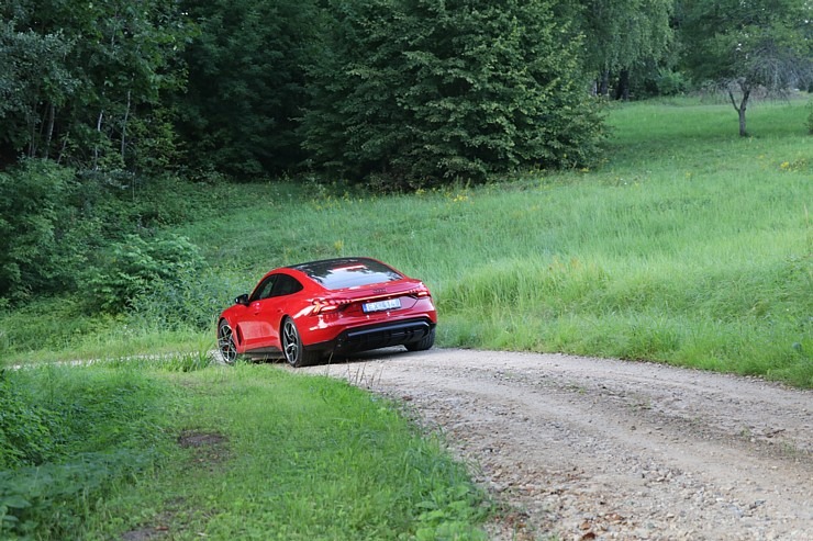 Travelnews.lv ar jaudīgo un elektrisko «Audi e-tron GT» apceļo Aizkraukles novadu 322718