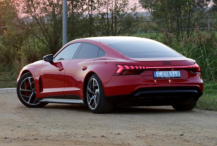 Travelnews.lv ar jaudīgo un elektrisko «Audi e-tron GT» apceļo Latviju 322793