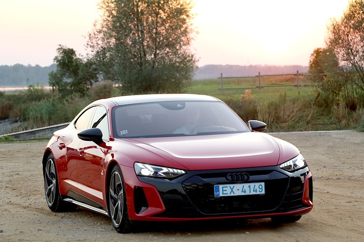 Travelnews.lv ar jaudīgo un elektrisko «Audi e-tron GT» apceļo Latviju 322794
