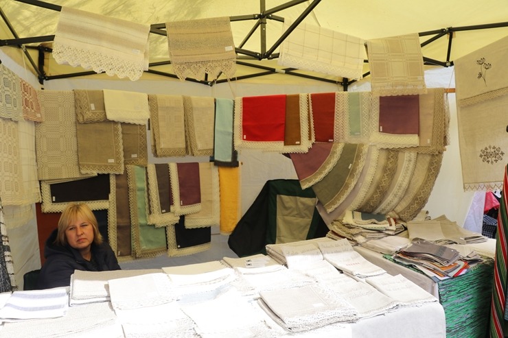«Mūsdienu amatniecības tirgus 2022» pulcējas tekstilnieki Latvijas Etnogrāfiskajā brīvdabas muzejā 323085
