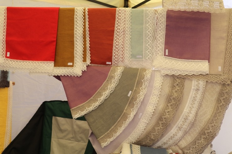 «Mūsdienu amatniecības tirgus 2022» pulcējas tekstilnieki Latvijas Etnogrāfiskajā brīvdabas muzejā 323086