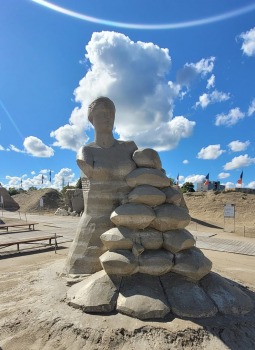 Travelnews.lv apmeklē Smilšu skulptūru parku Jelgavā 15