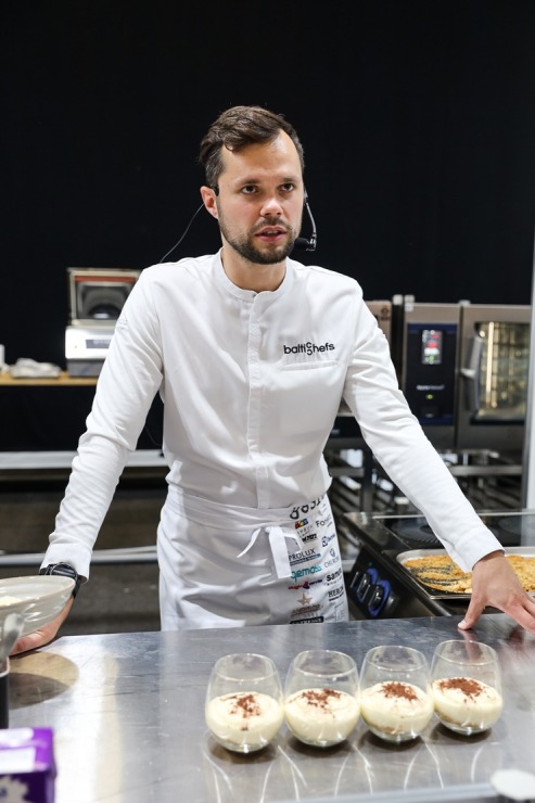«Pavāru klubs» pārtikas izstādē «Riga Food» iepazīstina apmeklētājus ar jaunām garšām un to meistariem. Foto: Chef.lv 323597