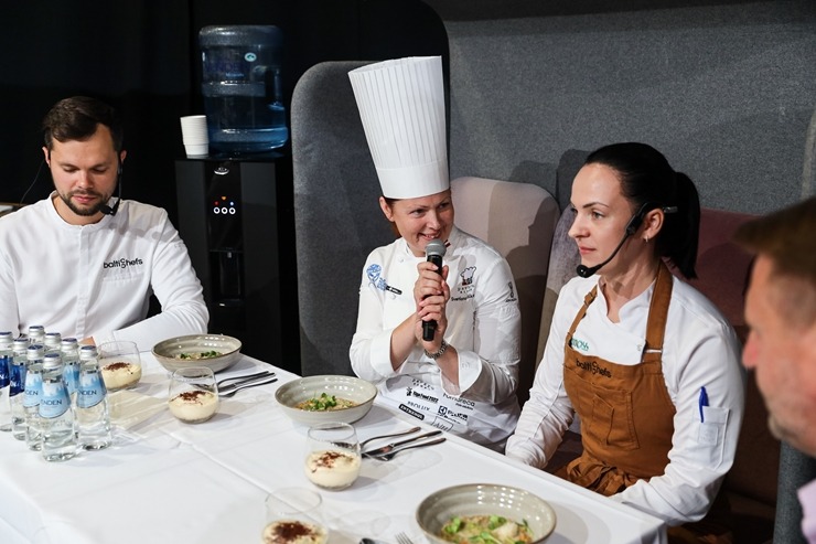 «Pavāru klubs» pārtikas izstādē «Riga Food» iepazīstina apmeklētājus ar jaunām garšām un to meistariem. Foto: Chef.lv 323598