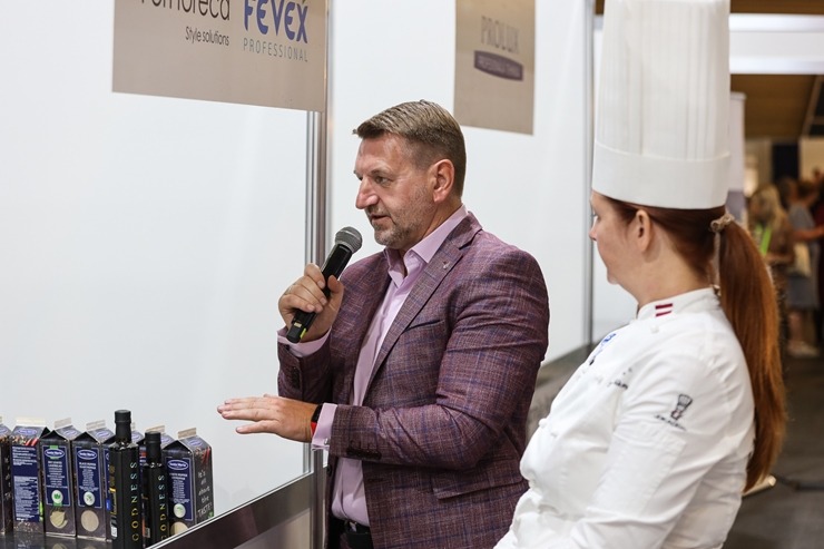 «Pavāru klubs» pārtikas izstādē «Riga Food» iepazīstina apmeklētājus ar jaunām garšām un to meistariem. Foto: Chef.lv 323572