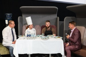 «Pavāru klubs» pārtikas izstādē «Riga Food» iepazīstina apmeklētājus ar jaunām garšām un to meistariem. Foto: Chef.lv 15