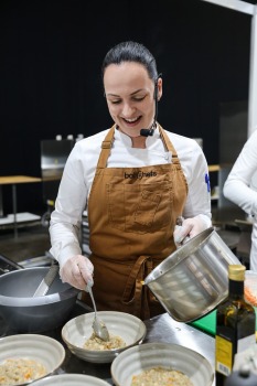 «Pavāru klubs» pārtikas izstādē «Riga Food» iepazīstina apmeklētājus ar jaunām garšām un to meistariem. Foto: Chef.lv 33