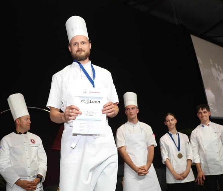 «Latvijas gada pavārs 2022» ir Nils Ģēvele un «Latvijas pavārzellis 2022» ir Agate Batraga 323761