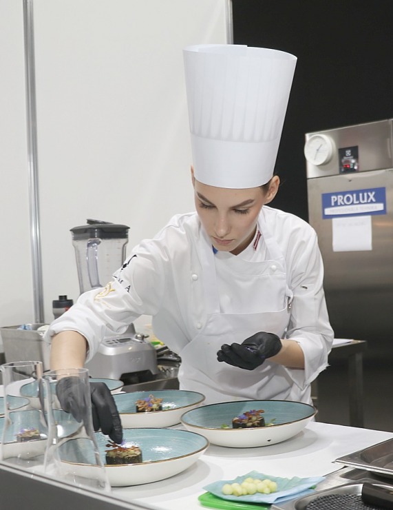 Daži fotomirkļi no pavāru konkursa «Latvijas gada pavārs 2022» aizkulisēm 323944