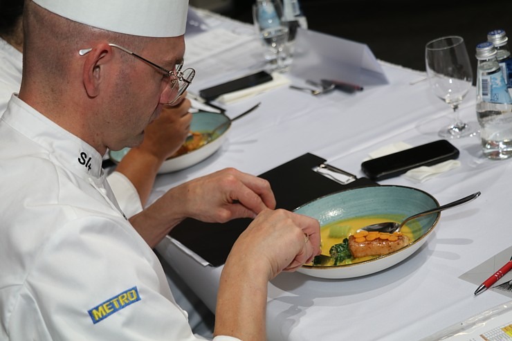 Daži fotomirkļi no pavāru konkursa «Latvijas gada pavārs 2022» aizkulisēm 323955