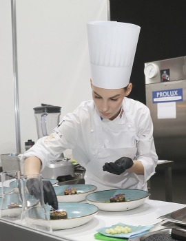 Daži fotomirkļi no pavāru konkursa «Latvijas gada pavārs 2022» aizkulisēm 12