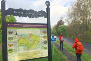 Pentland Hills ir pakalnu virkne, kas apkopo 10k h zemes un 100km taku uz dienvidrietumiem no Edinburgas, Skotijā.