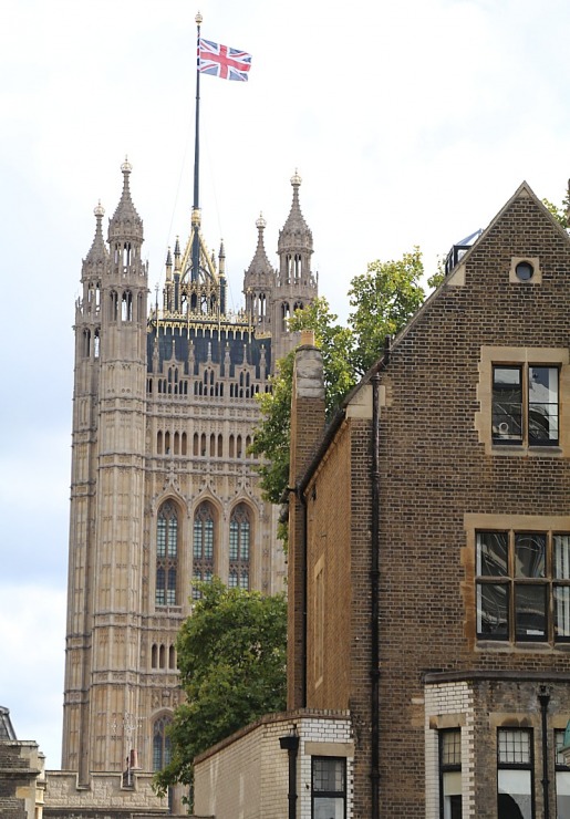 Travelnews.lv no visām pusēm aplūko Lielbritānijas parlamenta ēku un Londonas Bigbenu 324798