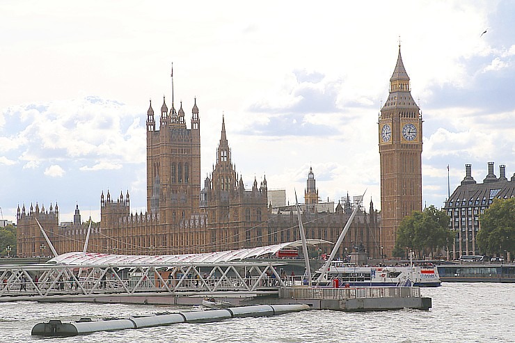 Travelnews.lv no visām pusēm aplūko Lielbritānijas parlamenta ēku un Londonas Bigbenu 324805