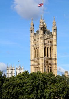 Travelnews.lv no visām pusēm aplūko Lielbritānijas parlamenta ēku un Londonas Bigbenu 5