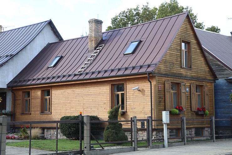 Travelnews.lv sadarbībā ar «Europcar Latvija» iepazīst koka apbūvi Jelgvas Vecpilsētas ielā 324859