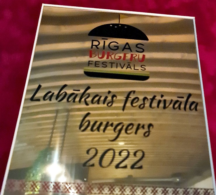 Travelnews.lv izbauda vienu no labākajiem Latvijas burgeriem «Uguns Cafe» Ikšķilē 324883