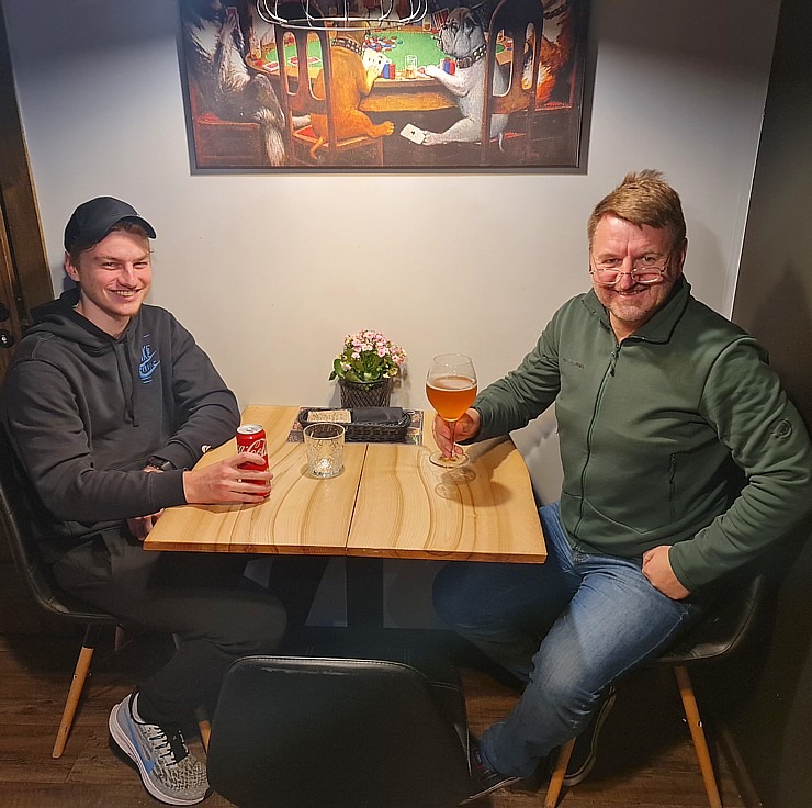 Travelnews.lv izbauda vienu no labākajiem Latvijas burgeriem «Uguns Cafe» Ikšķilē 324884