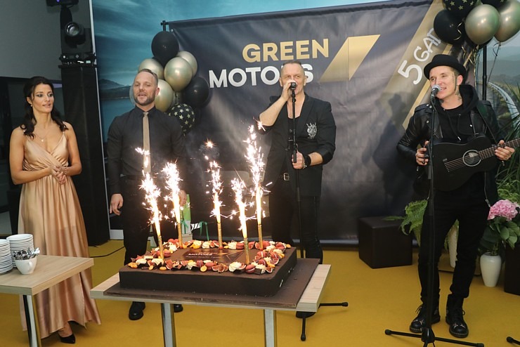 Škoda centrs «Green Motors» svinīgi un ar koncertiem atzīmē 5 gadu jubileju 325122