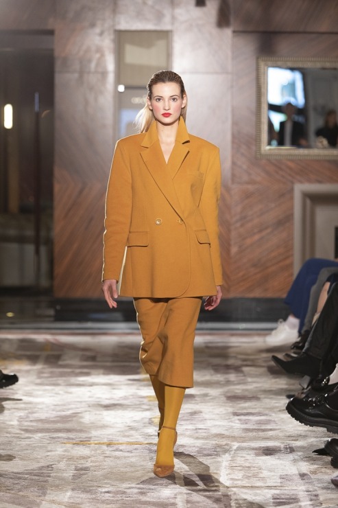 Rīgas modes nedēļā «Riga Fashion Week 2022» prezentējas «UNATTACHED» un «ONE WOLF» no Latvijas. Foto: Mark Litvyakov Rīgas modes nedēļā «Riga Fashion Week 2022» prezentējas «UNATTACHED» un «ONE WOLF» no Latvijas. Foto: Mark Litvyakov 325398
