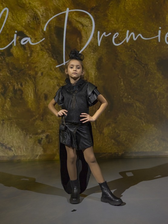 Rīgas modes nedēļā «Riga Fashion Week 2022» prezentējas «Julija Dremiene» no Lietuvas. Foto: Mark Litvyakov 325479
