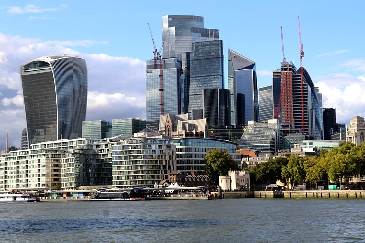Travelnews.lv iepazīst augstceltnes un ielas ainavas Londonas tilta tuvumā 325565