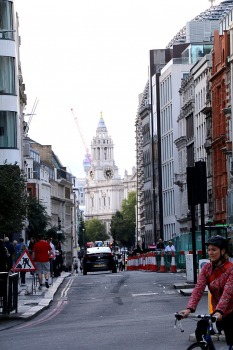 Travelnews.lv iepazīst augstceltnes un ielas ainavas Londonas tilta tuvumā 16