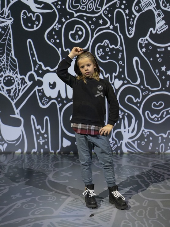 Rīgas modes nedēļā «Riga Fashion Week 2022» prezentējas «Rock & Mouse» no Latvijas. Foto: Mark Litvyakov Rīgas modes nedēļā «Riga Fashion Week 2022» prezentējas «Rock & Mouse» no Latvijas. Foto: Mark Litvyakov 325613