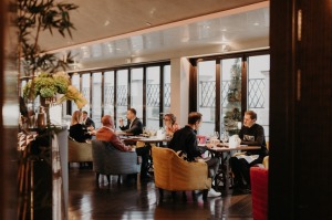 «Grand Hotel Kempinski Riga» atzīmē 5 gadu jubileju restorānā «Stage 22» ar Michelin līmeņa ēdieniem 2