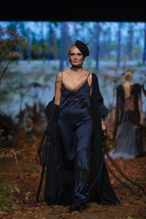 Rīgas modes nedēļā «Riga Fashion Week 2022» prezentējas «Amoralle» no Latvijas . Foto: Mark Litvyakov Rīgas modes nedēļā «Riga Fashion Week 2022» prezentējas «Amoralle» no Latvijas . Foto: Mark Litvyakov 325836