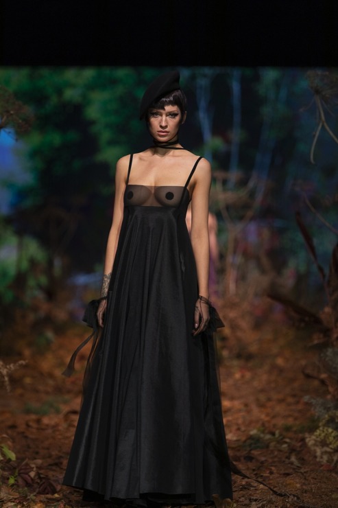Rīgas modes nedēļā «Riga Fashion Week 2022» prezentējas «Amoralle» no Latvijas . Foto: Mark Litvyakov Rīgas modes nedēļā «Riga Fashion Week 2022» prezentējas «Amoralle» no Latvijas . Foto: Mark Litvyakov 325840