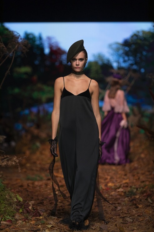 Rīgas modes nedēļā «Riga Fashion Week 2022» prezentējas «Amoralle» no Latvijas . Foto: Mark Litvyakov Rīgas modes nedēļā «Riga Fashion Week 2022» prezentējas «Amoralle» no Latvijas . Foto: Mark Litvyakov 325843