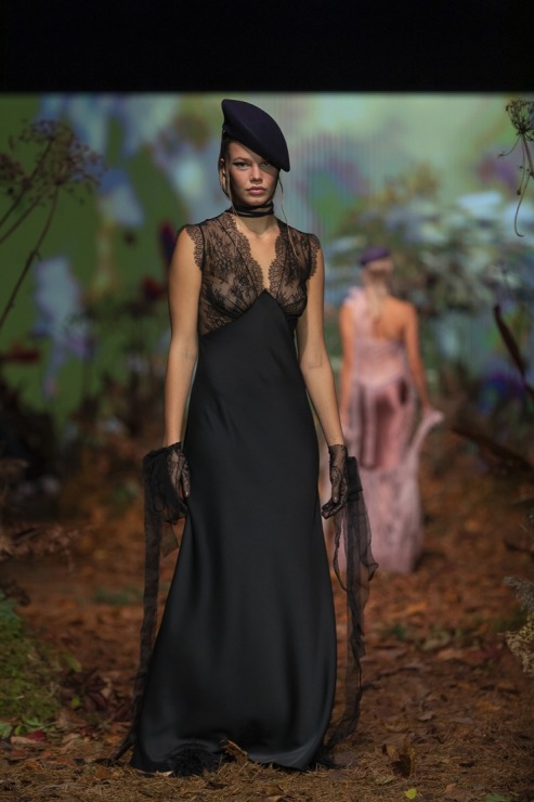 Rīgas modes nedēļā «Riga Fashion Week 2022» prezentējas «Amoralle» no Latvijas . Foto: Mark Litvyakov Rīgas modes nedēļā «Riga Fashion Week 2022» prezentējas «Amoralle» no Latvijas . Foto: Mark Litvyakov 325846