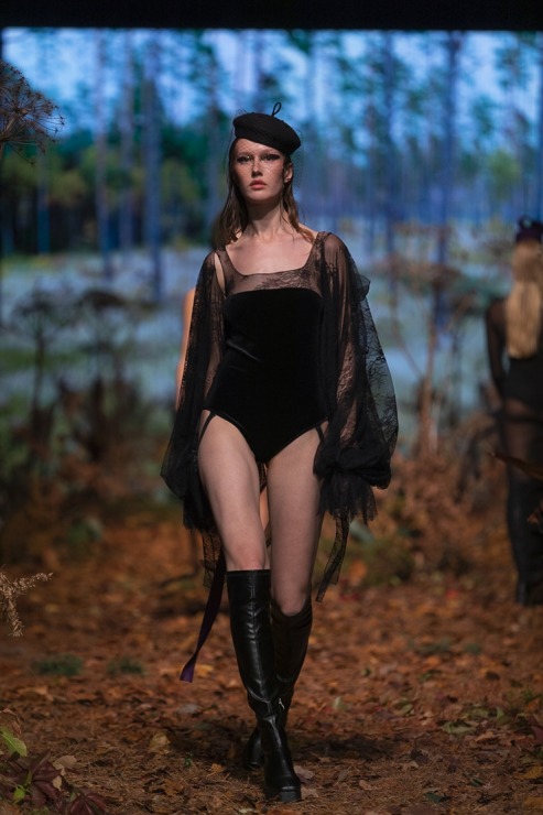 Rīgas modes nedēļā «Riga Fashion Week 2022» prezentējas «Amoralle» no Latvijas . Foto: Mark Litvyakov 325857