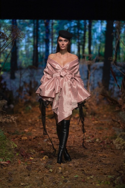 Rīgas modes nedēļā «Riga Fashion Week 2022» prezentējas «Amoralle» no Latvijas . Foto: Mark Litvyakov Rīgas modes nedēļā «Riga Fashion Week 2022» prezentējas «Amoralle» no Latvijas . Foto: Mark Litvyakov 325864