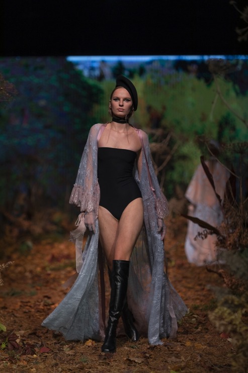 Rīgas modes nedēļā «Riga Fashion Week 2022» prezentējas «Amoralle» no Latvijas . Foto: Mark Litvyakov Rīgas modes nedēļā «Riga Fashion Week 2022» prezentējas «Amoralle» no Latvijas . Foto: Mark Litvyakov 325834