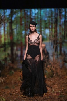 Rīgas modes nedēļā «Riga Fashion Week 2022» prezentējas «Amoralle» no Latvijas . Foto: Mark Litvyakov 2