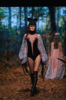 Rīgas modes nedēļā «Riga Fashion Week 2022» prezentējas «Amoralle» no Latvijas . Foto: Mark Litvyakov 4