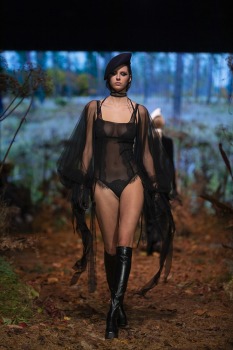 Rīgas modes nedēļā «Riga Fashion Week 2022» prezentējas «Amoralle» no Latvijas . Foto: Mark Litvyakov 43