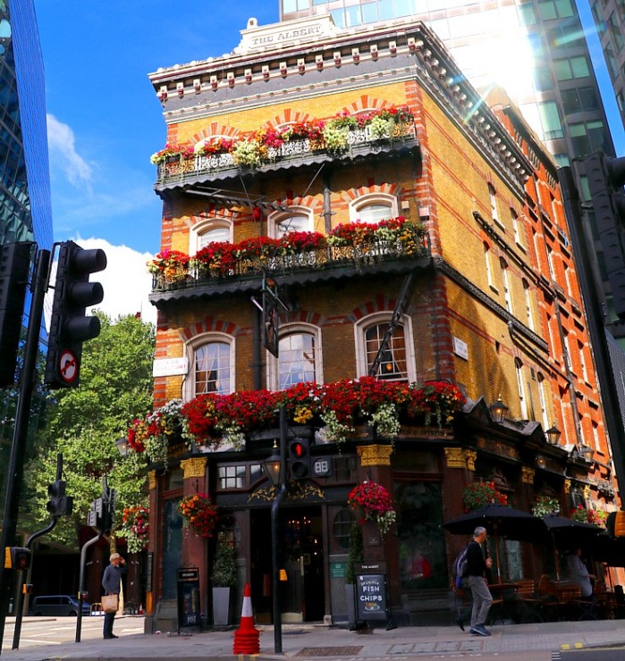 Travelnews.lv iepazīst Londonas ielu dažādu laikmetu arhitektūru 325893