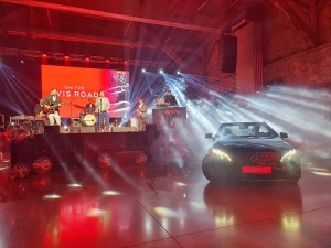 Daži nejauši fotomirkļi: auto noma «Avis Latvia» svin 30 un ziedo Ukrainai 10 000 eiro 2