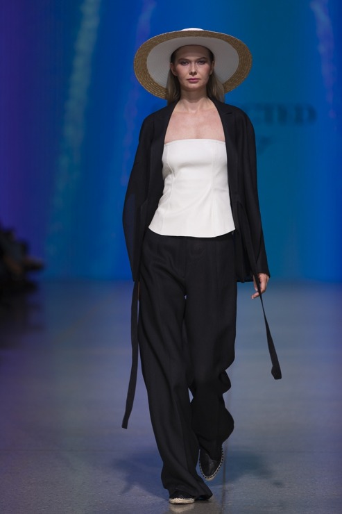 Rīgas modes nedēļā «Riga Fashion Week 2022» prezentējas «Collected Story» no Latvijas. Foto: Mark Litvyakov 326151