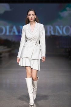 Rīgas modes nedēļā «Riga Fashion Week 2022» prezentējas «Diana Arno» no Igaunijas. Foto: Mark Litvyakov 3