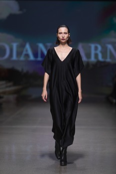 Rīgas modes nedēļā «Riga Fashion Week 2022» prezentējas «Diana Arno» no Igaunijas. Foto: Mark Litvyakov 32