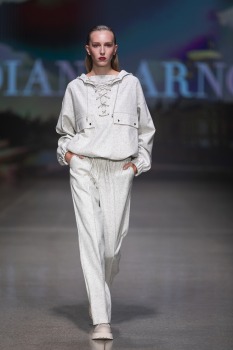 Rīgas modes nedēļā «Riga Fashion Week 2022» prezentējas «Diana Arno» no Igaunijas. Foto: Mark Litvyakov 6