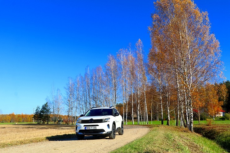 Travelnews.lv sadarbībā ar «Autohalle.com» apceļo Latgali ar jauno «Citroën C5 Aircross» 326628