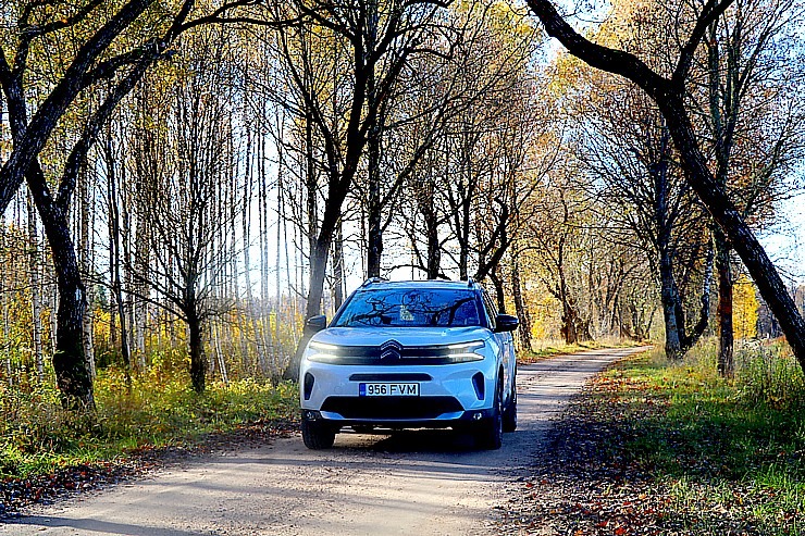 Travelnews.lv sadarbībā ar «Autohalle.com» apceļo Latgali ar jauno «Citroën C5 Aircross» 326621