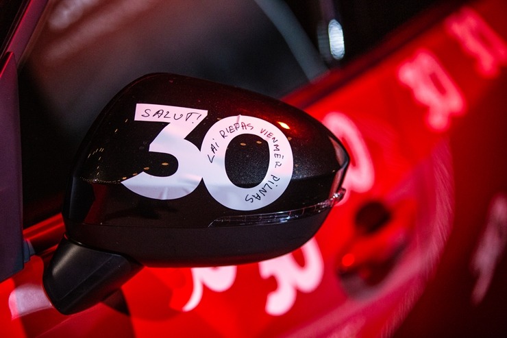 Auto noma «Avis Latvia» svin 30 gadu jubileju un ziedo Ukrainai 10 000 eiro. Foto: MyAvis.lv 326683