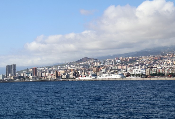Travelnews.lv ar «Armas» prāmi par 1 h 40 min. nokļūst no Tenerifes uz Grankanāriju. Sadarbībā ar Tez Tour Latvia un airBaltic 327014