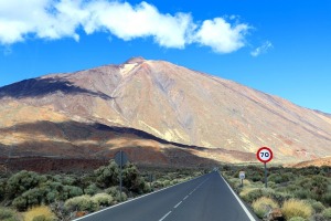 Travelnews.lv ar auto šķērso Teides nacionālo parku Tenerifes salā. Sadarbībā ar Tez Tour un airBaltic 1